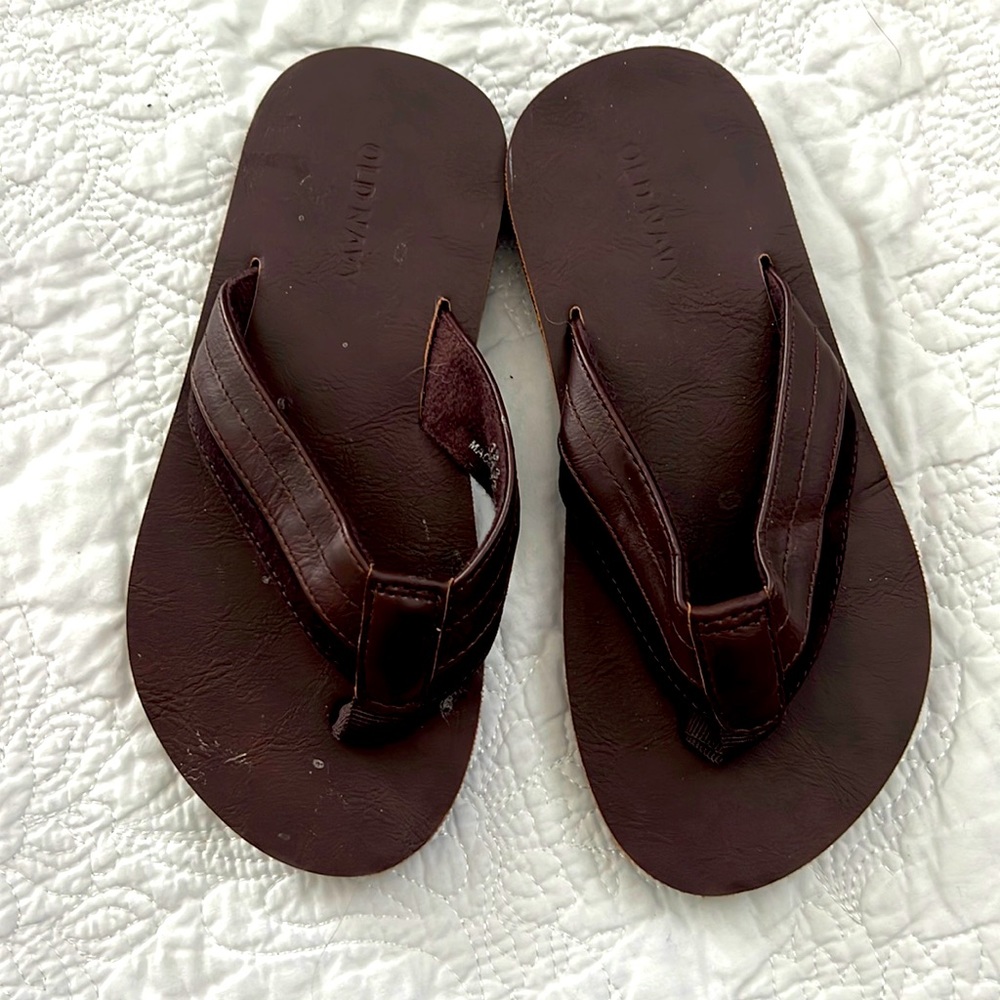 Size 12/13 Old navy Faux Leather Brown Sandals